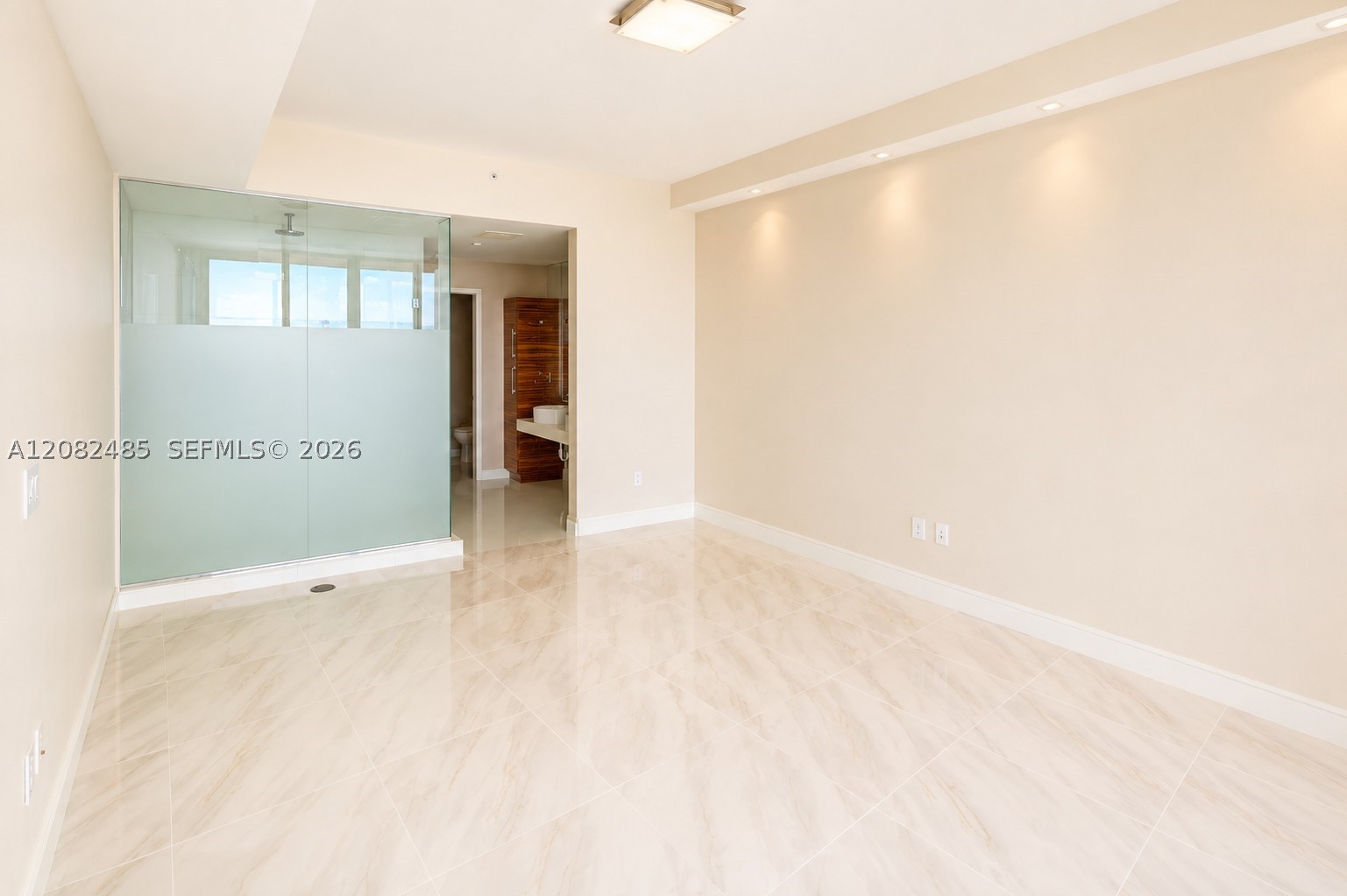 2020 N Bayshore Dr 1710 Property Photo 7