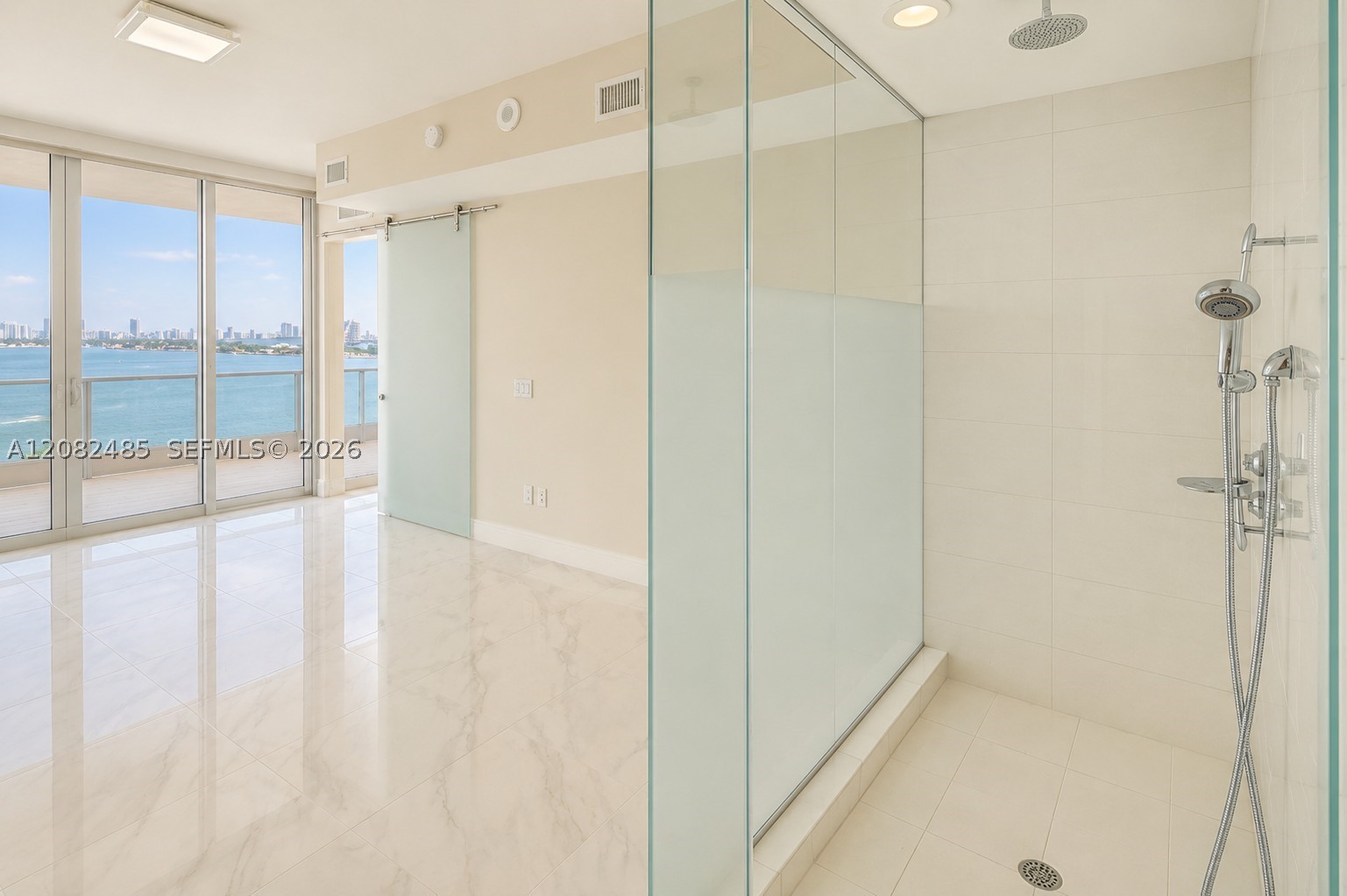 2020 N Bayshore Dr 1710 Property Photo 9
