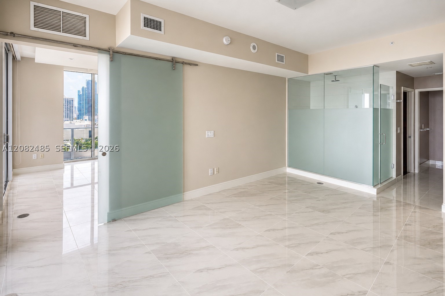 2020 N Bayshore Dr 1710 Property Photo 10