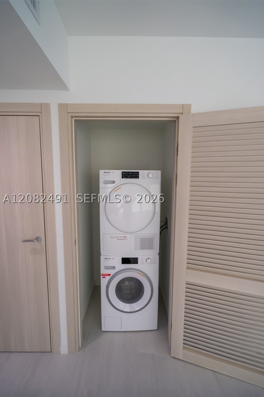 1000 Brickell Plaza 2406 Property Photo 7
