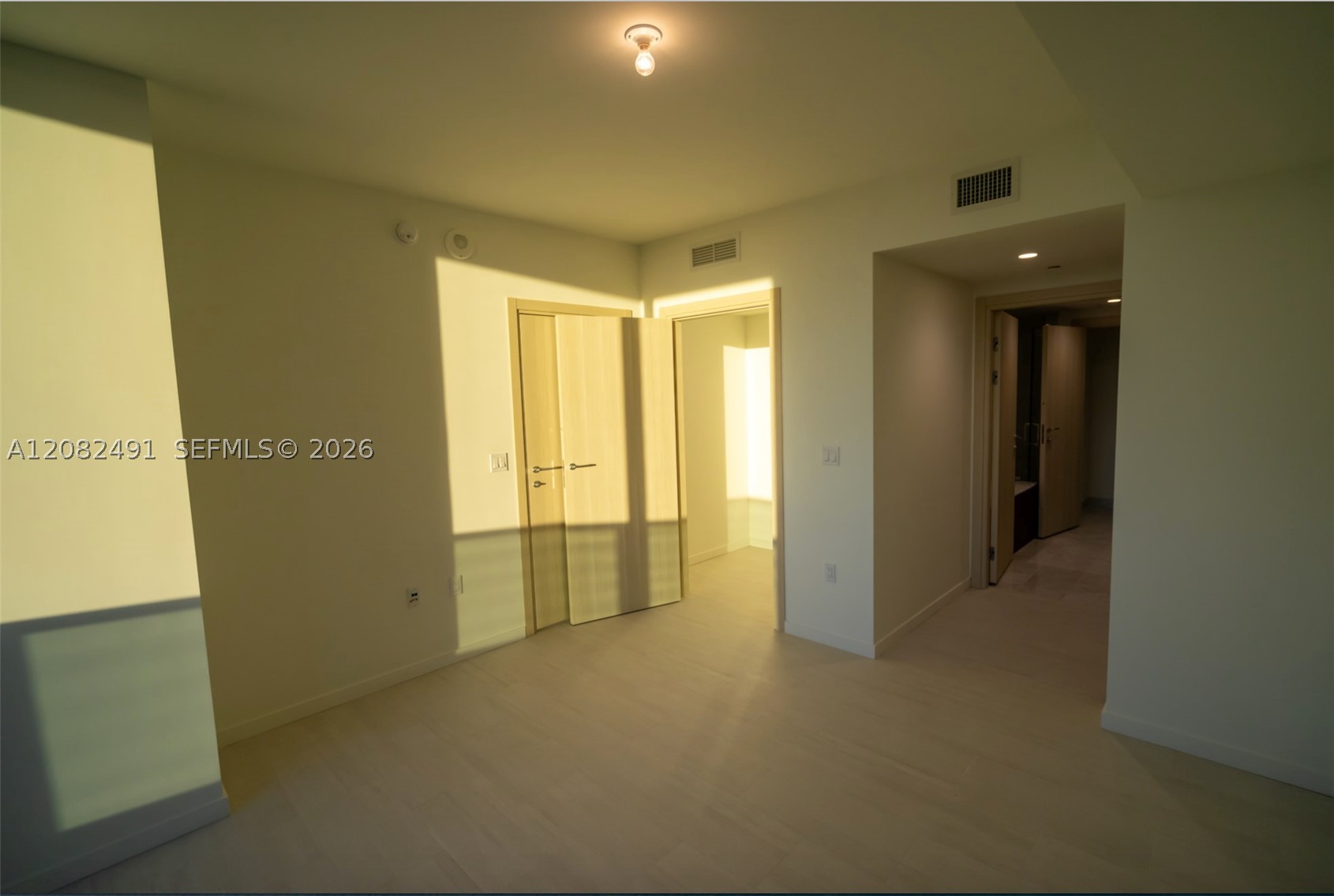 1000 Brickell Plaza 2406 Property Photo 10