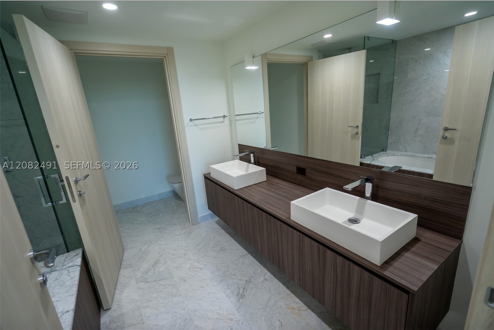 1000 Brickell Plaza 2406 Property Photo 11