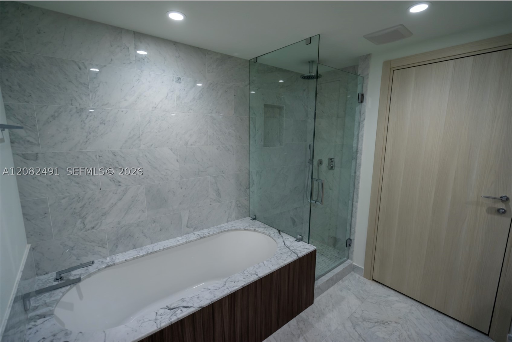 1000 Brickell Plaza 2406 Property Photo 12
