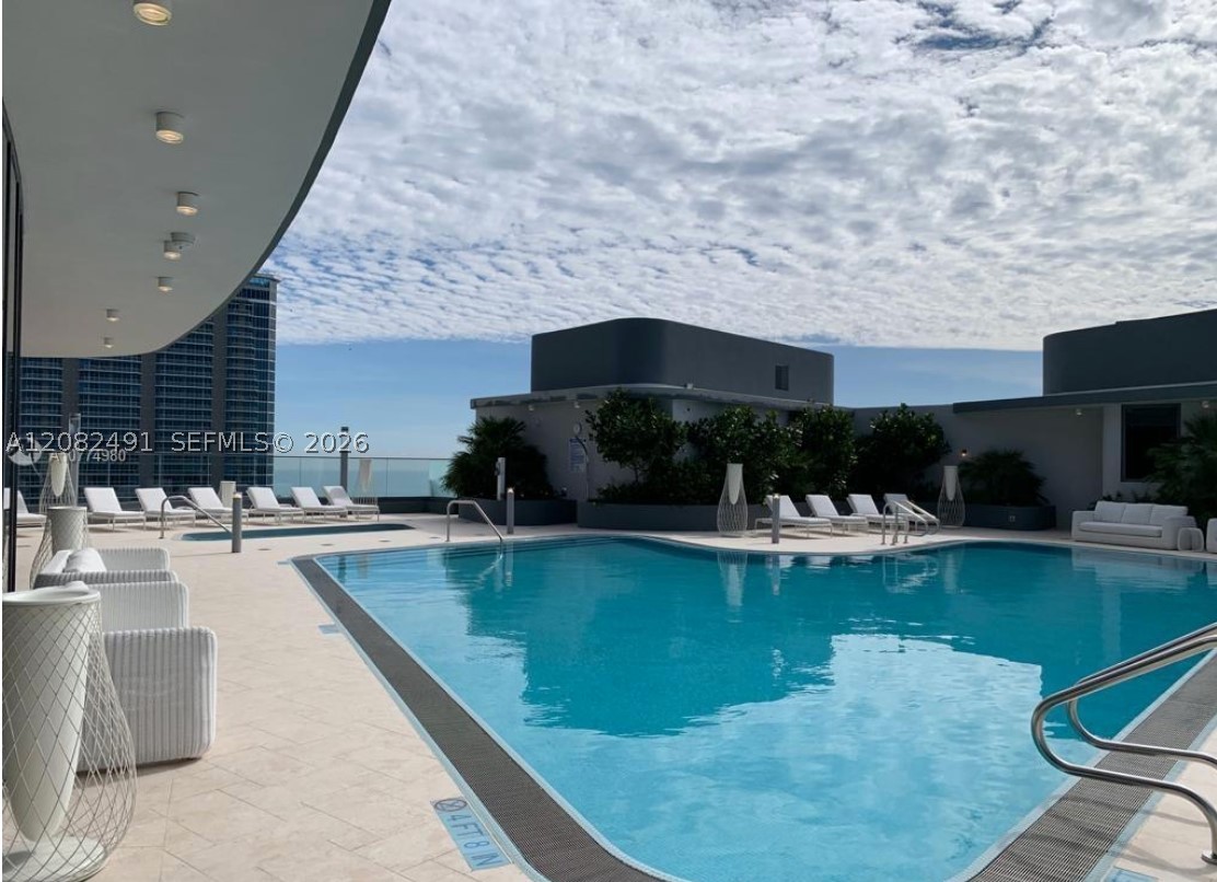 1000 Brickell Plaza 2406 Property Photo 16
