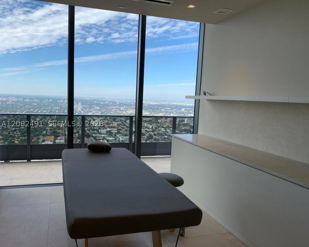 1000 Brickell Plaza 2406 Property Photo 18