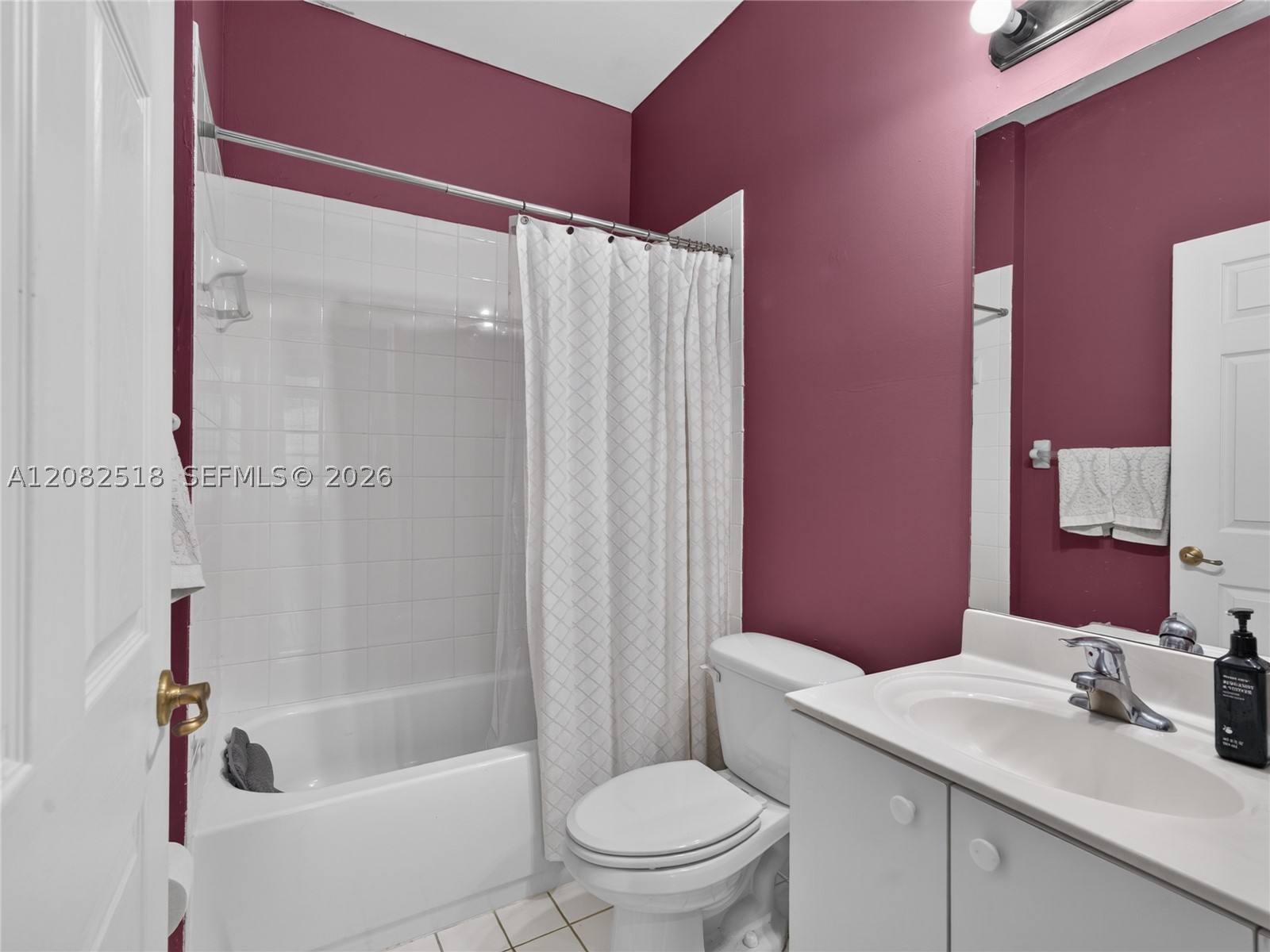 1030 Ne 42nd Ter Property Photo 14