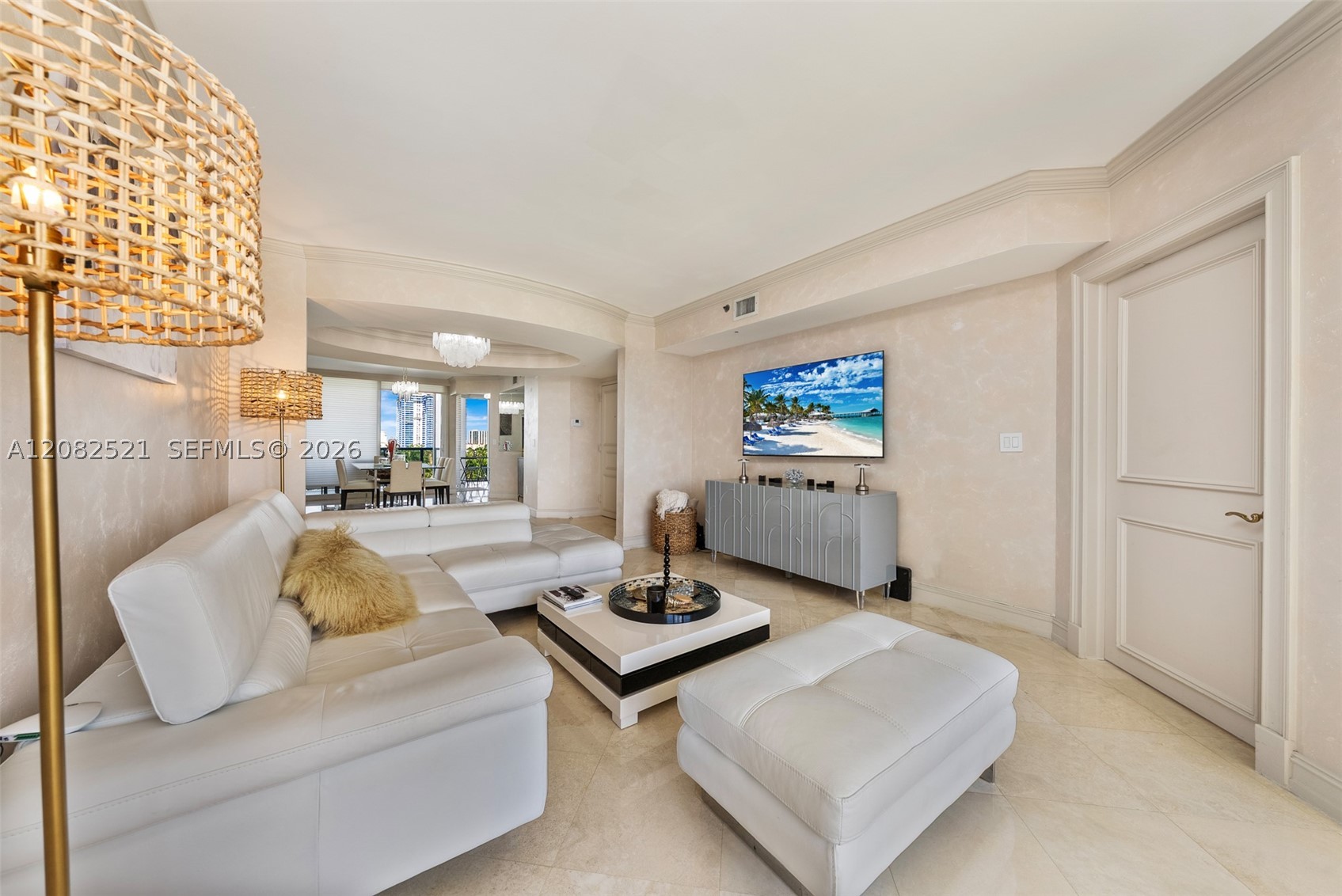 19333 Collins Ave 706 Property Photo 6