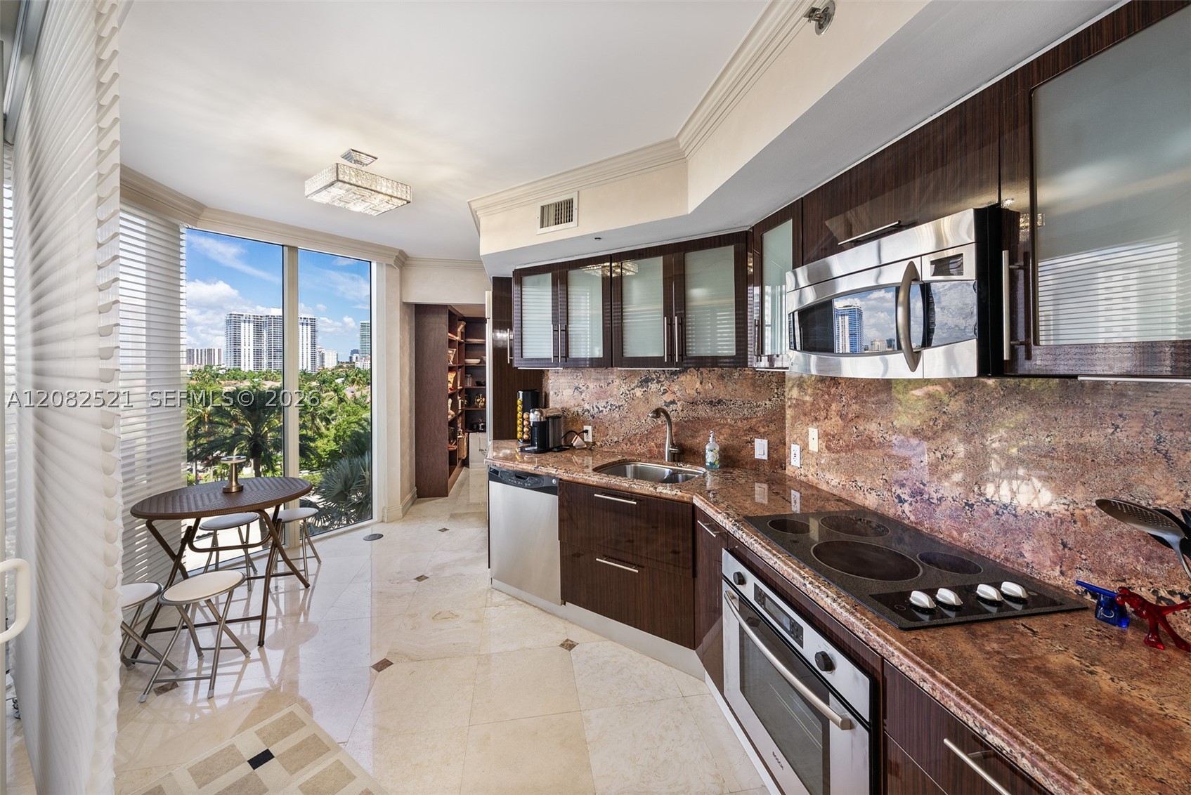 19333 Collins Ave 706 Property Photo 13