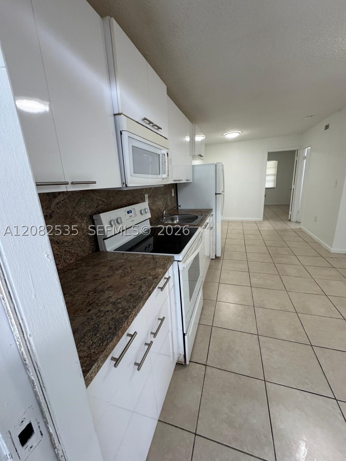 2401 Van Buren St Apt 18 Property Photo 3