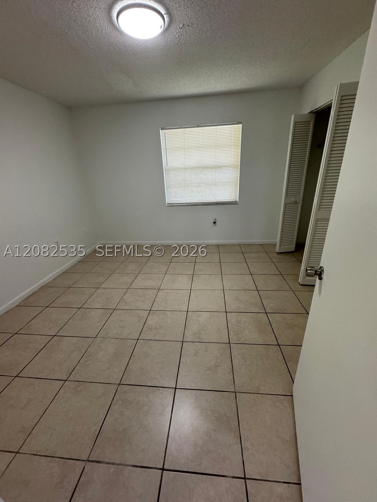 2401 Van Buren St Apt 18 Property Photo 6