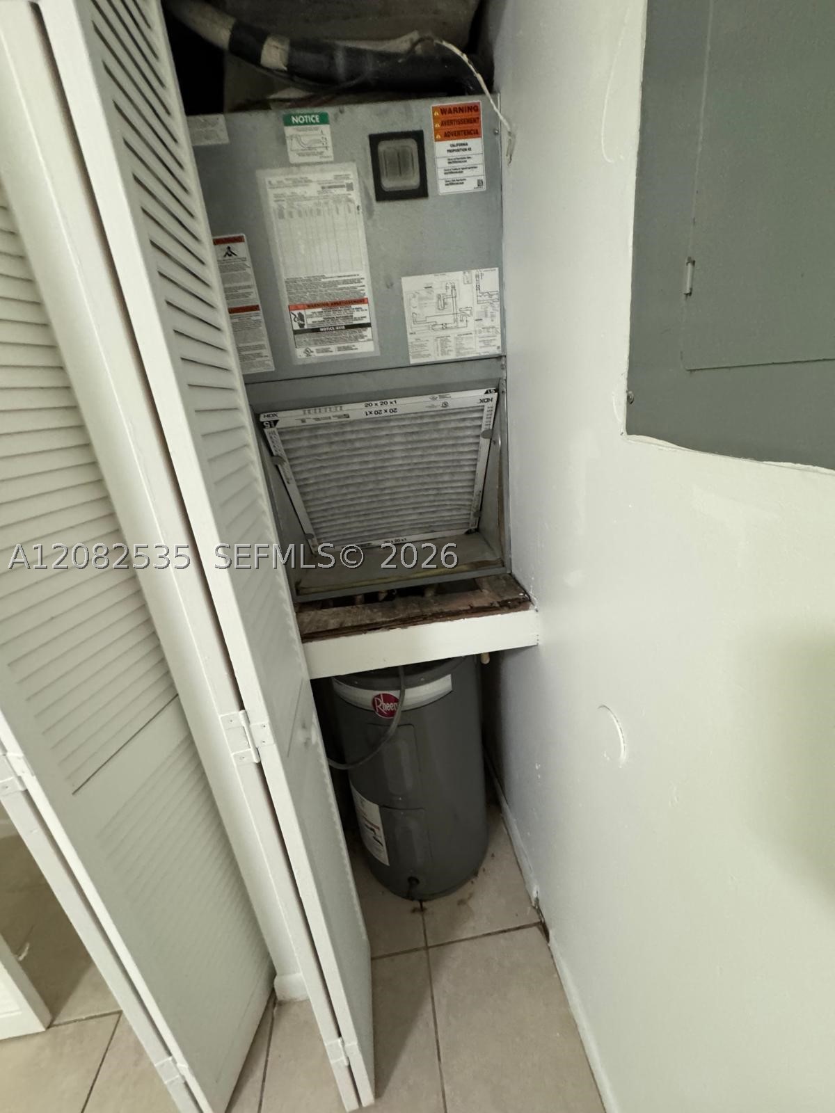 2401 Van Buren St Apt 18 Property Photo 7