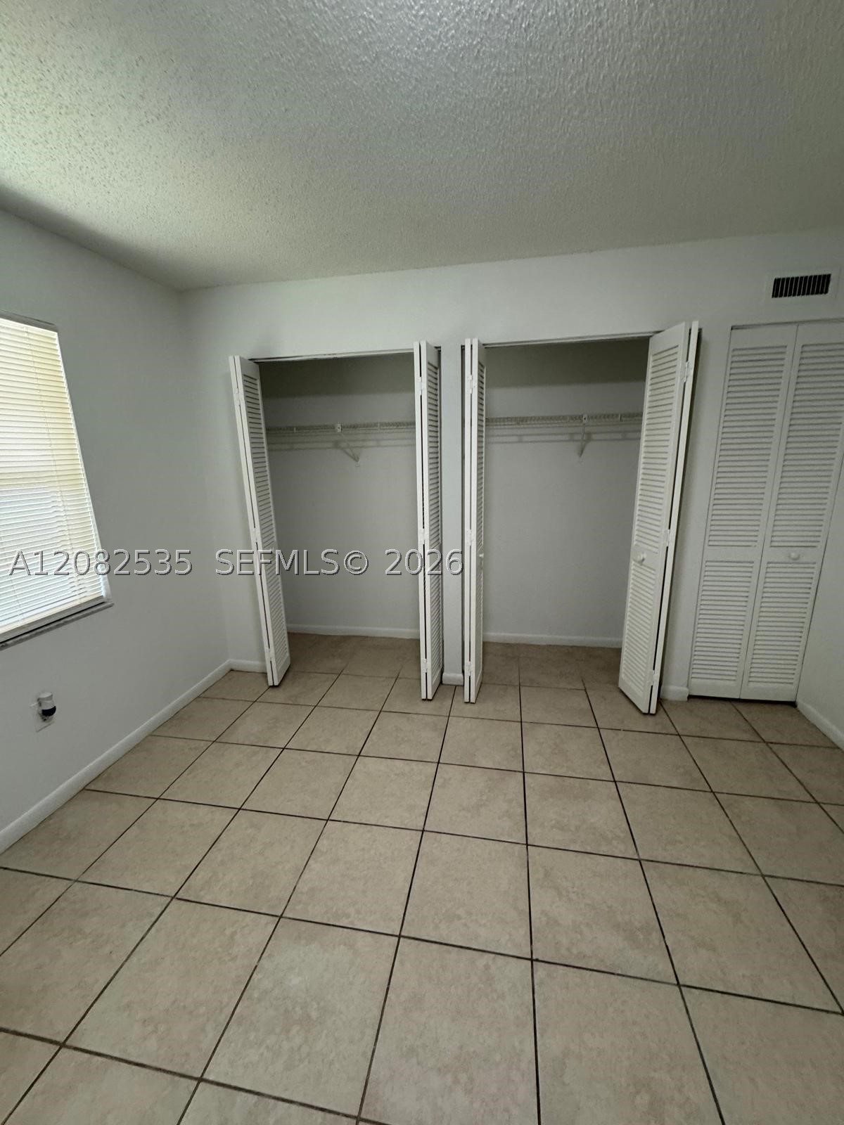 2401 Van Buren St Apt 18 Property Photo 8