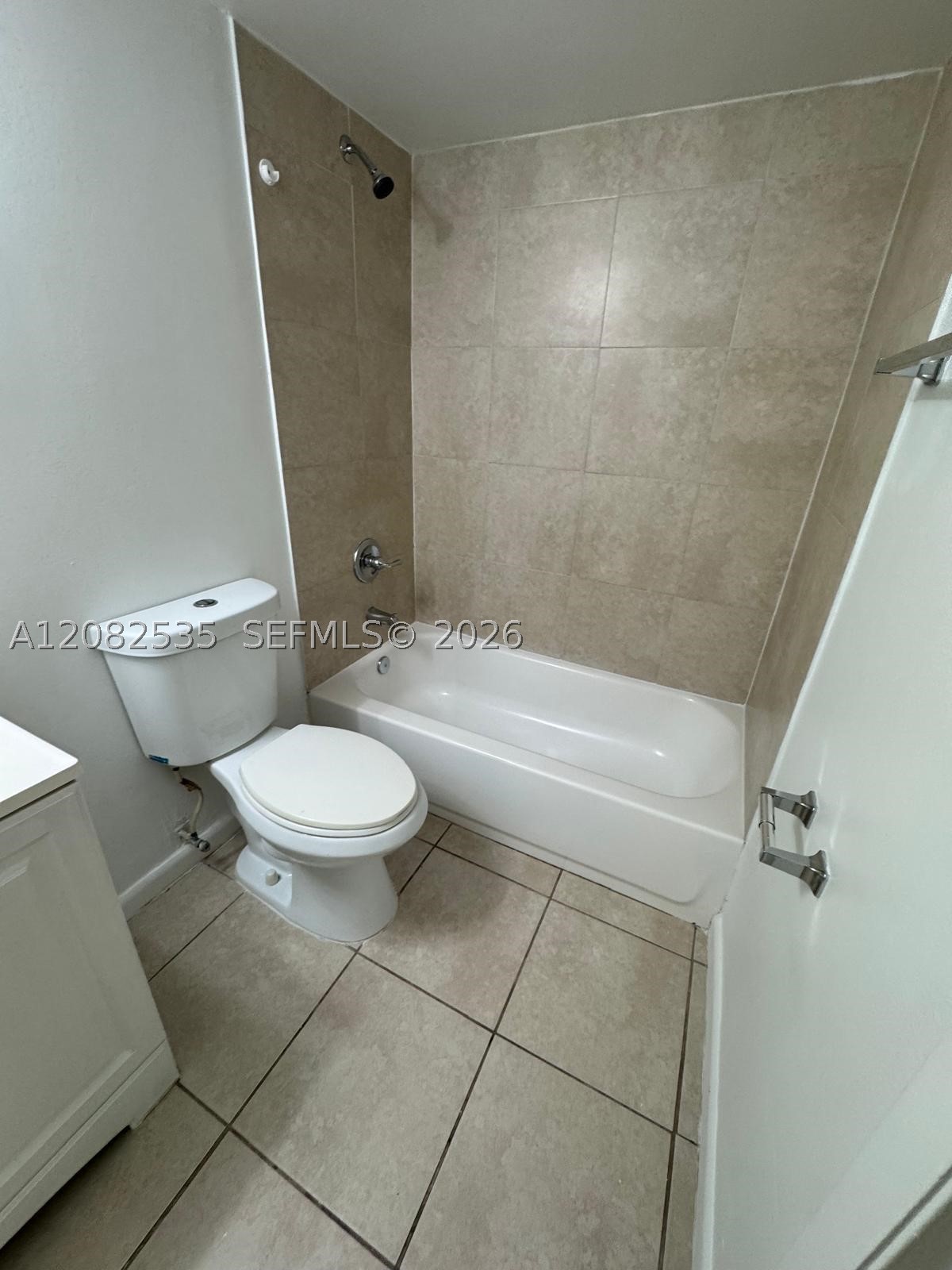2401 Van Buren St Apt 18 Property Photo 10