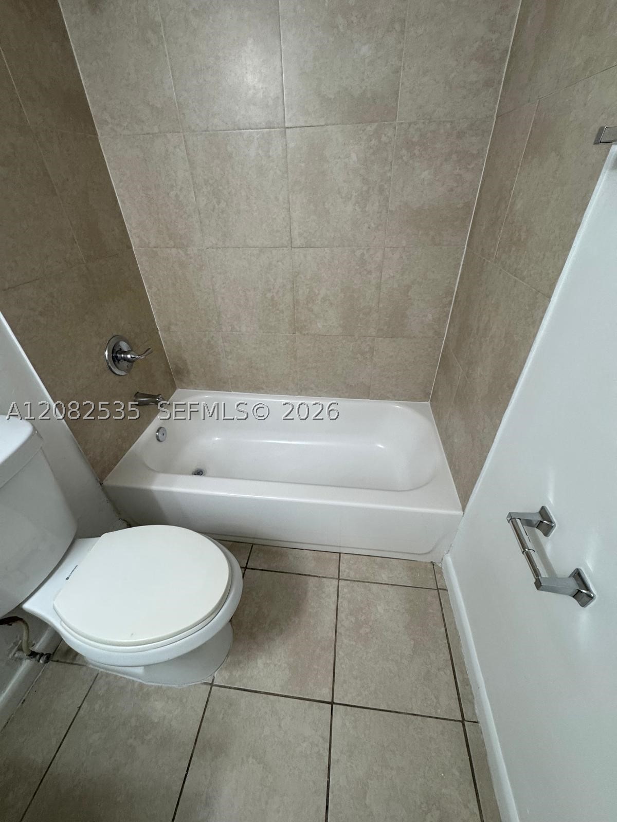 2401 Van Buren St Apt 18 Property Photo 11