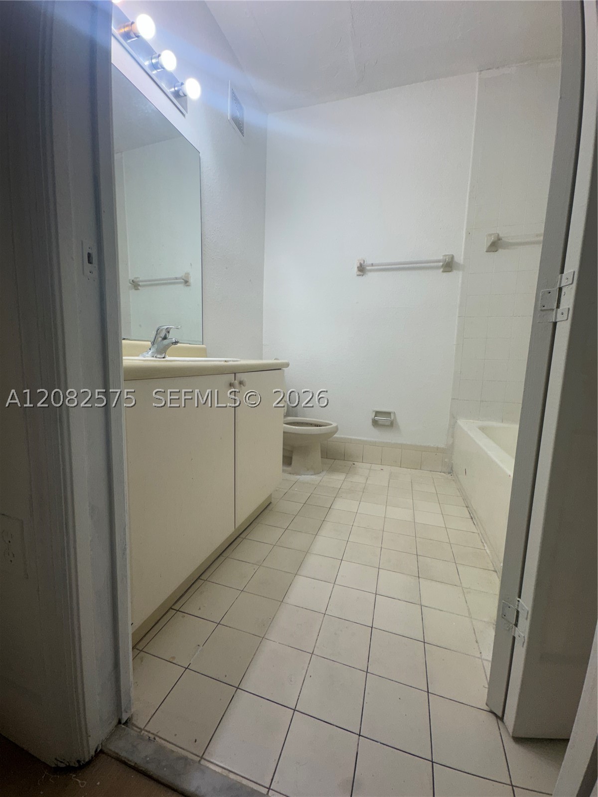 1666 Se 27th Ct 109 Property Photo 5