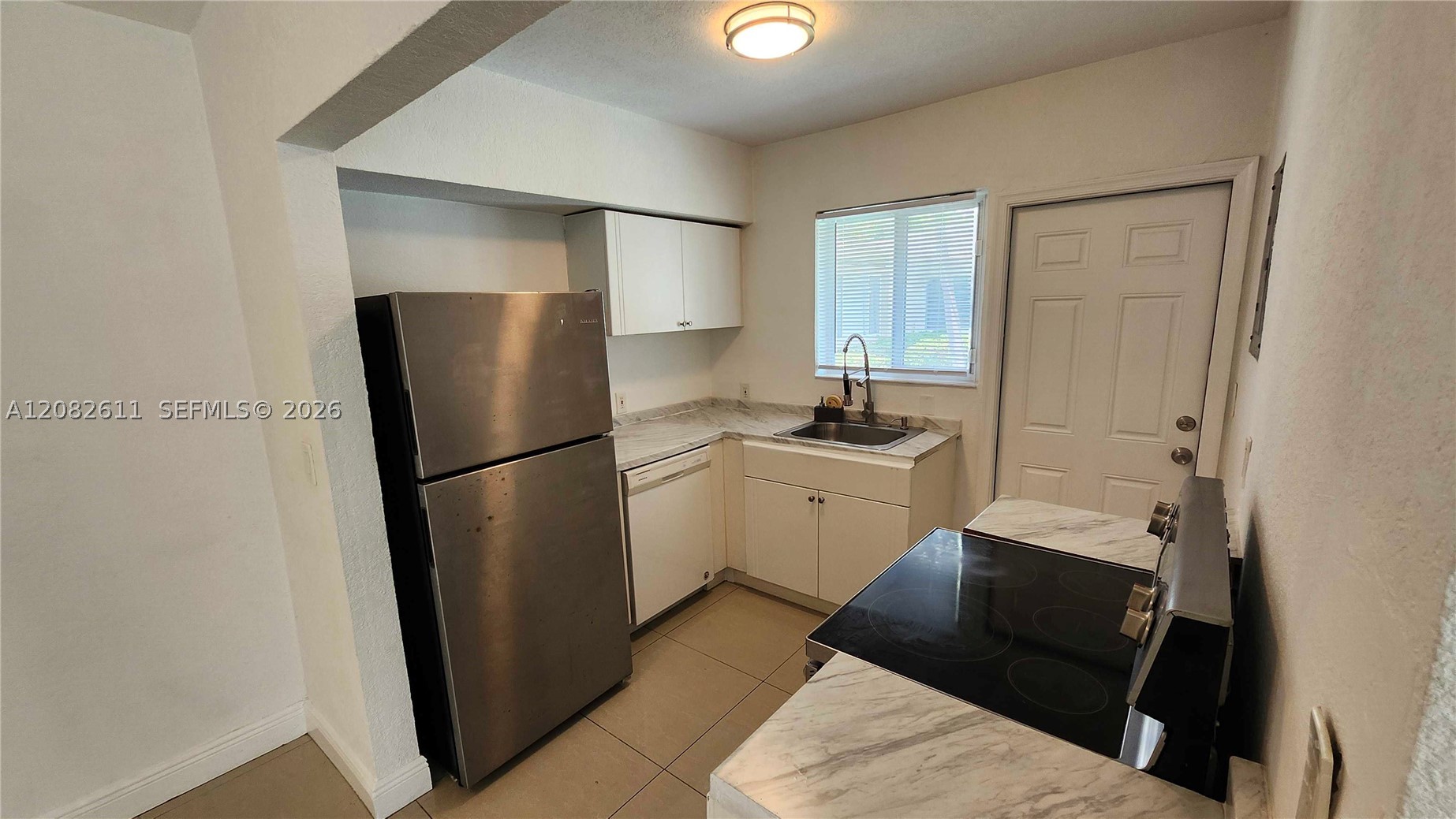 9770 E Bay Harbor Dr 6s Property Photo 3