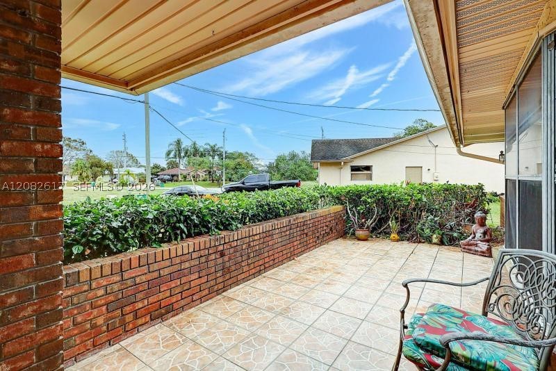 412 Sw Sansom Ln Property Photo 6