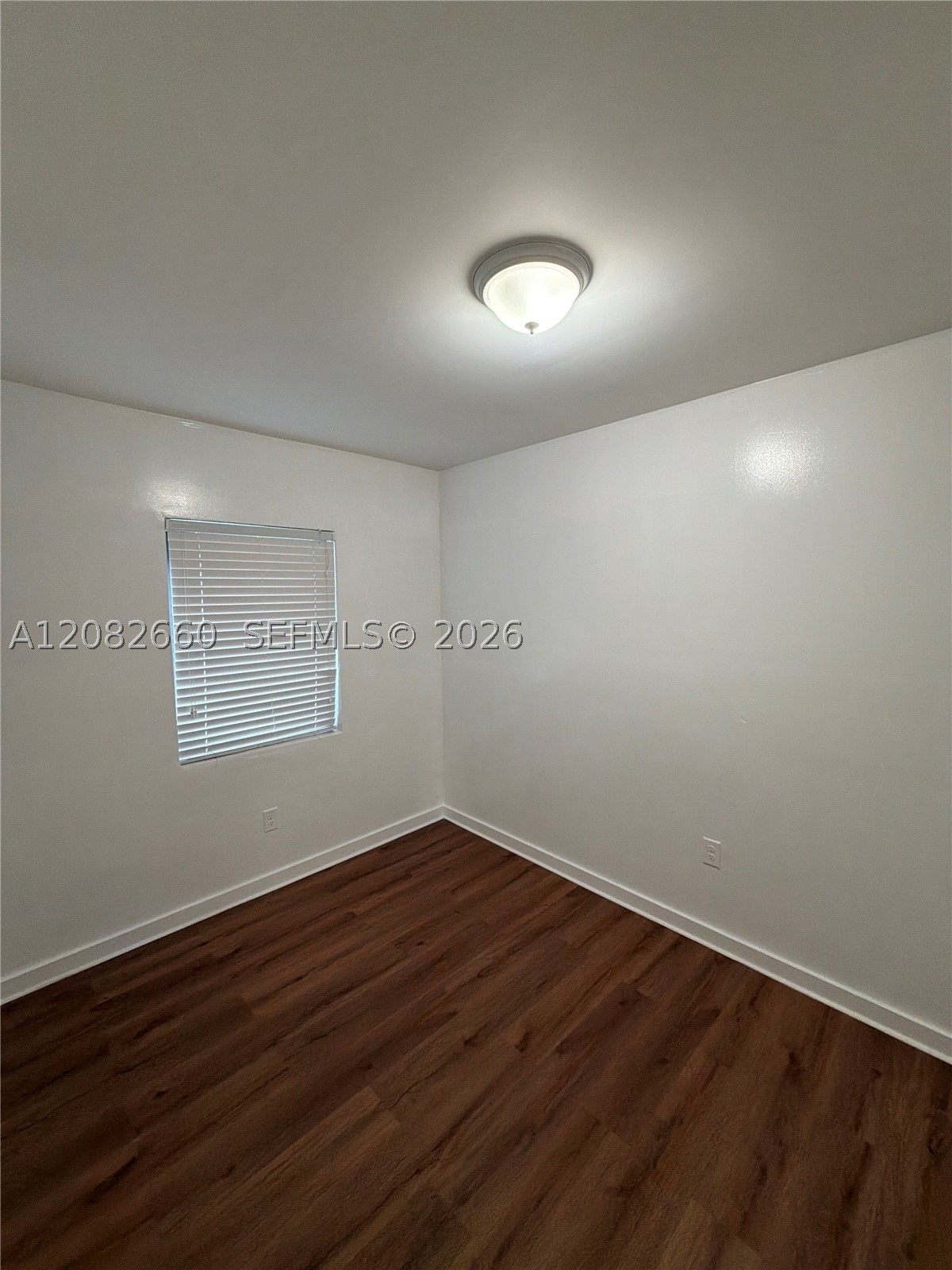 481 Nw 30th St 2 Property Photo 10