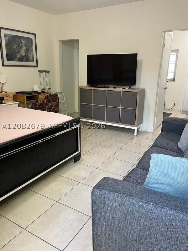 730 SW 10th St 1 Property Photo 1