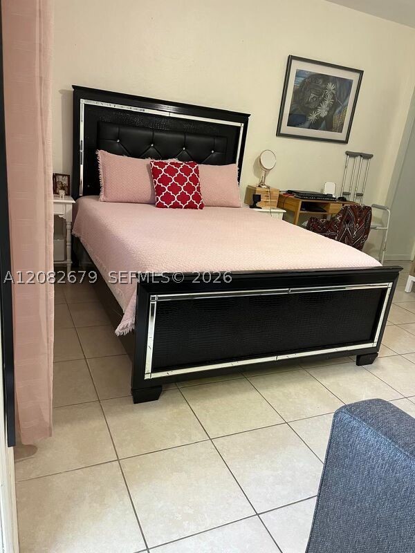 730 Sw 10th St 1 Property Photo 2