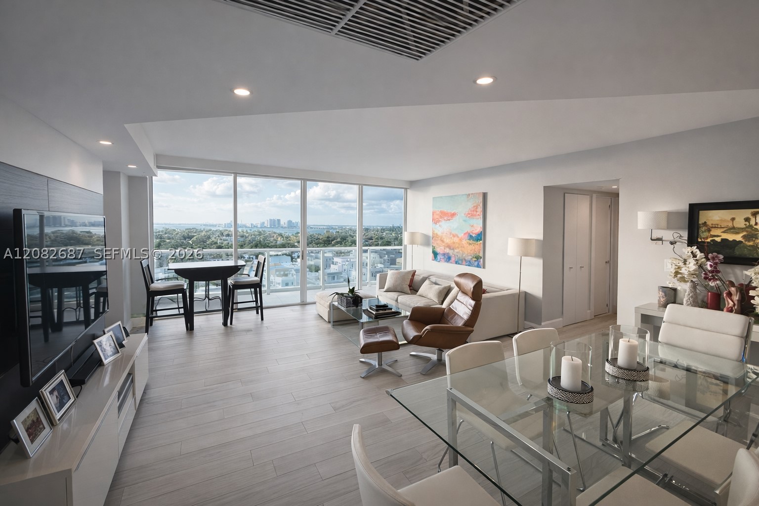 5900 Collins Ave 1405 Property Photo 4