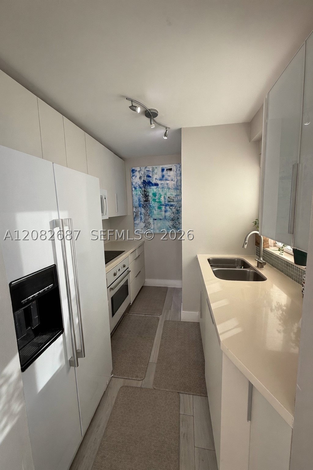 5900 Collins Ave 1405 Property Photo 10