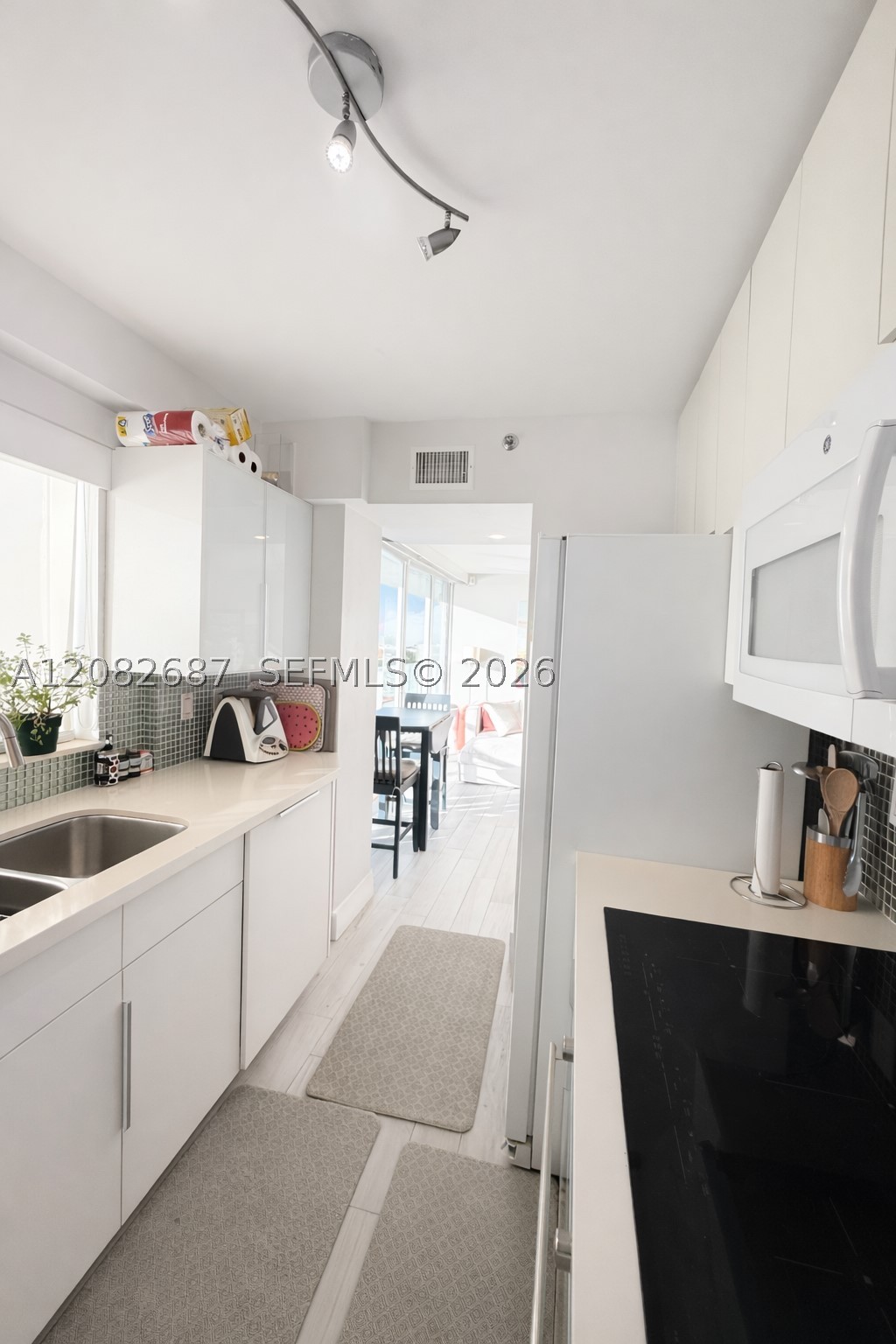 5900 Collins Ave 1405 Property Photo 12