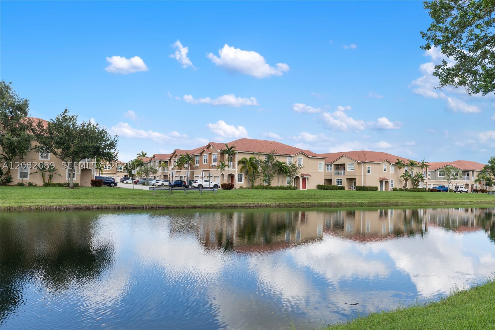5741 Isles Cir Property Photo 1