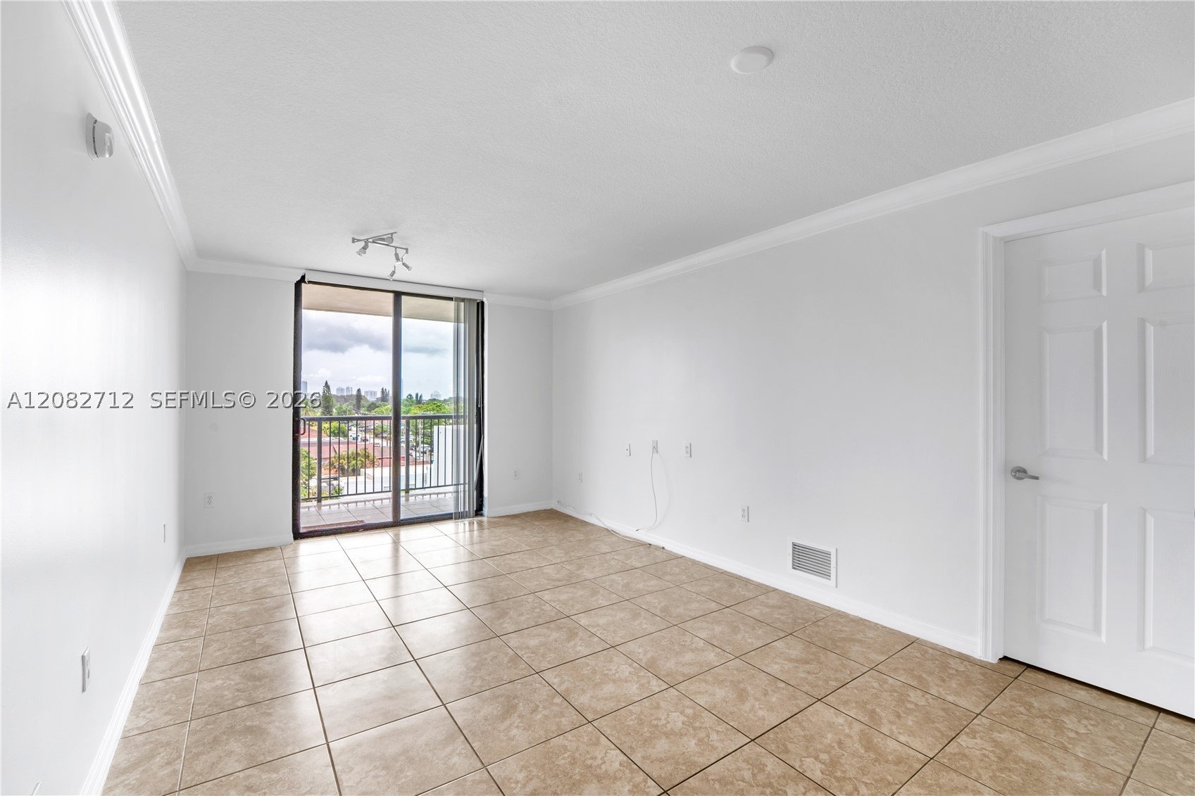 1690 Sw 27th Ave 505 Property Photo 4