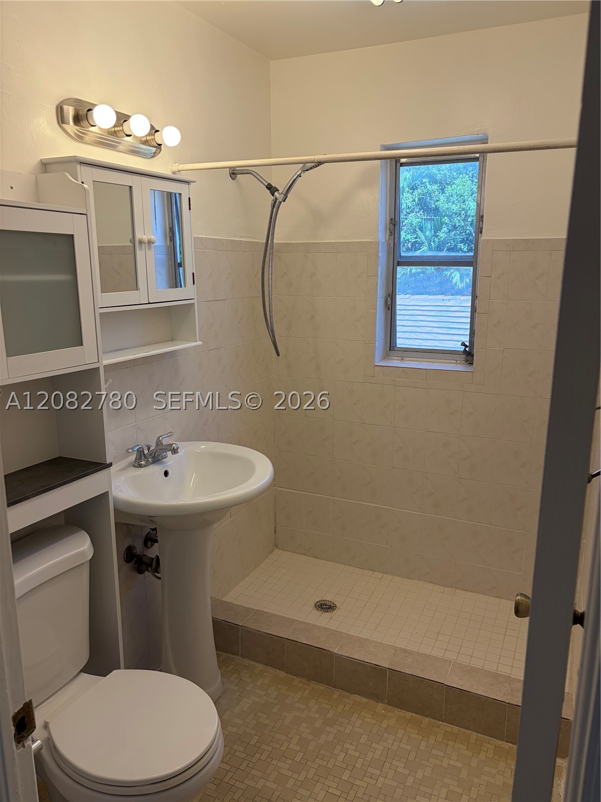 16 Santillane Ave 4 Property Photo 12