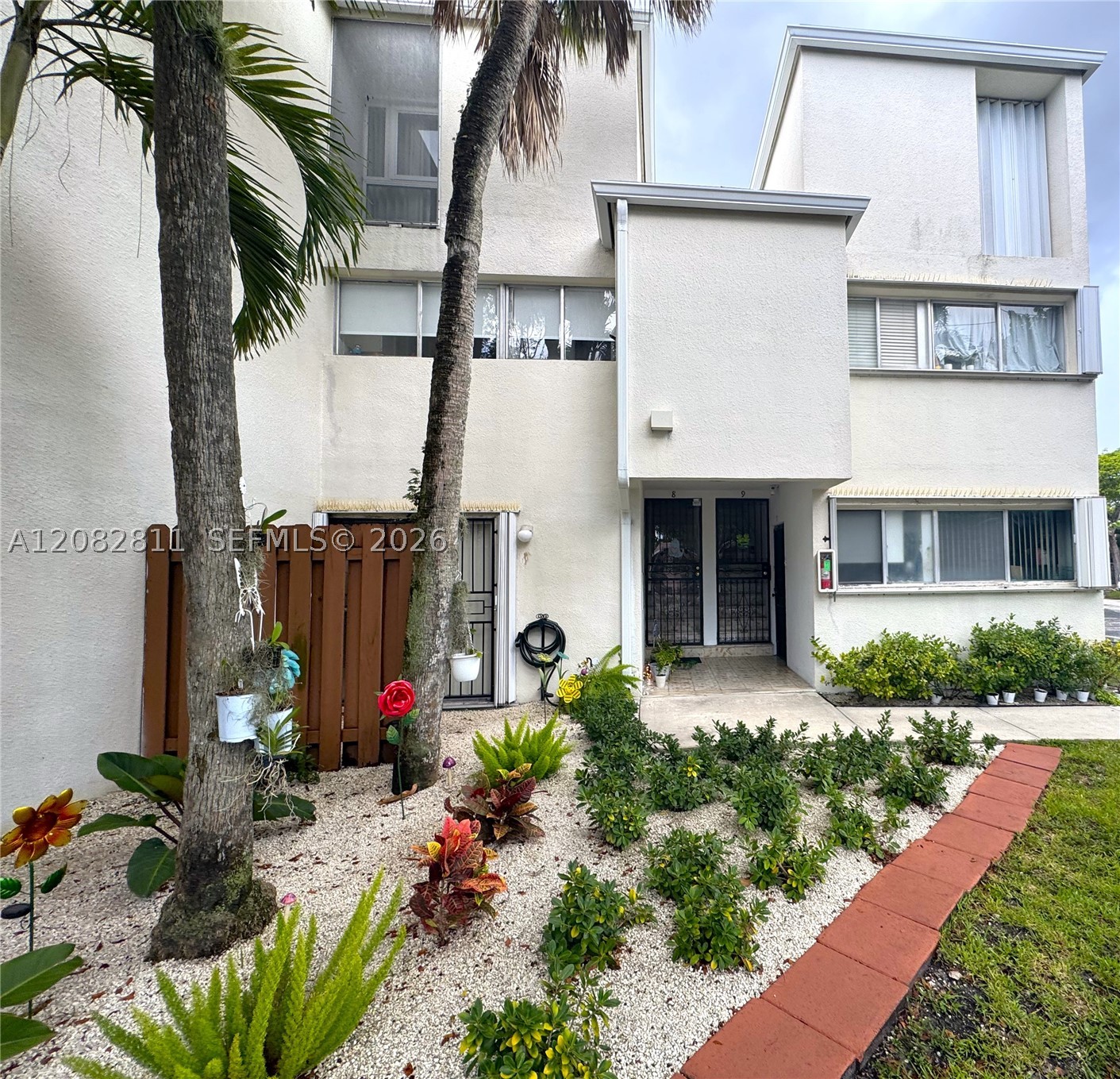 1910 Sw 17th Ave 8 Property Photo 1