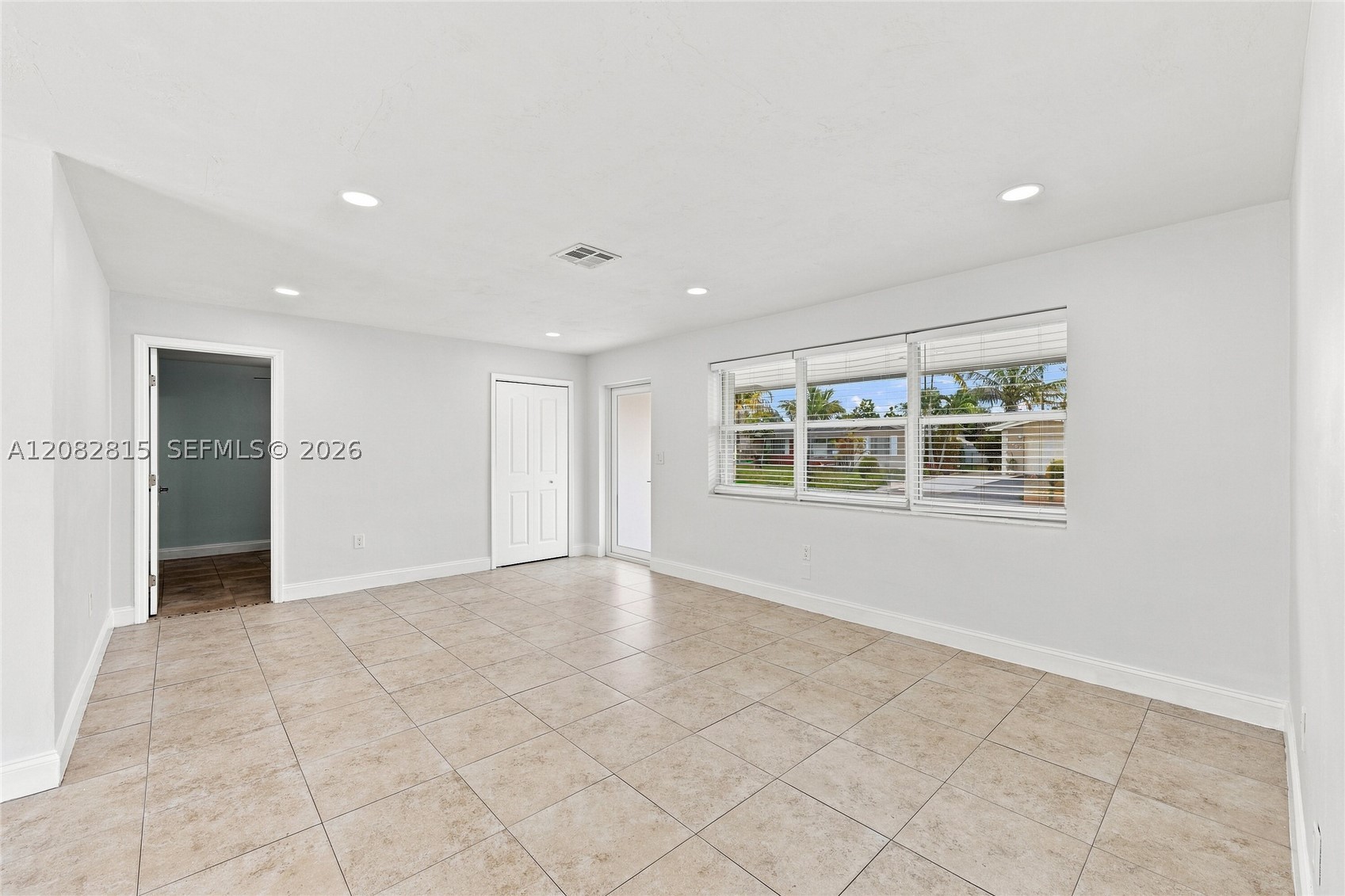1000 Nw 76th Ter Property Photo 8