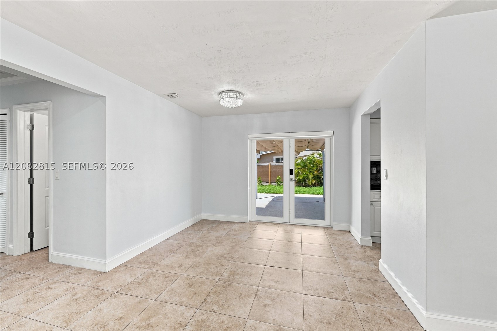 1000 Nw 76th Ter Property Photo 12