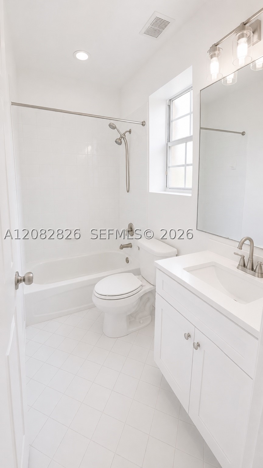 1570 Ne 33rd Rd 103-11 Property Photo 4