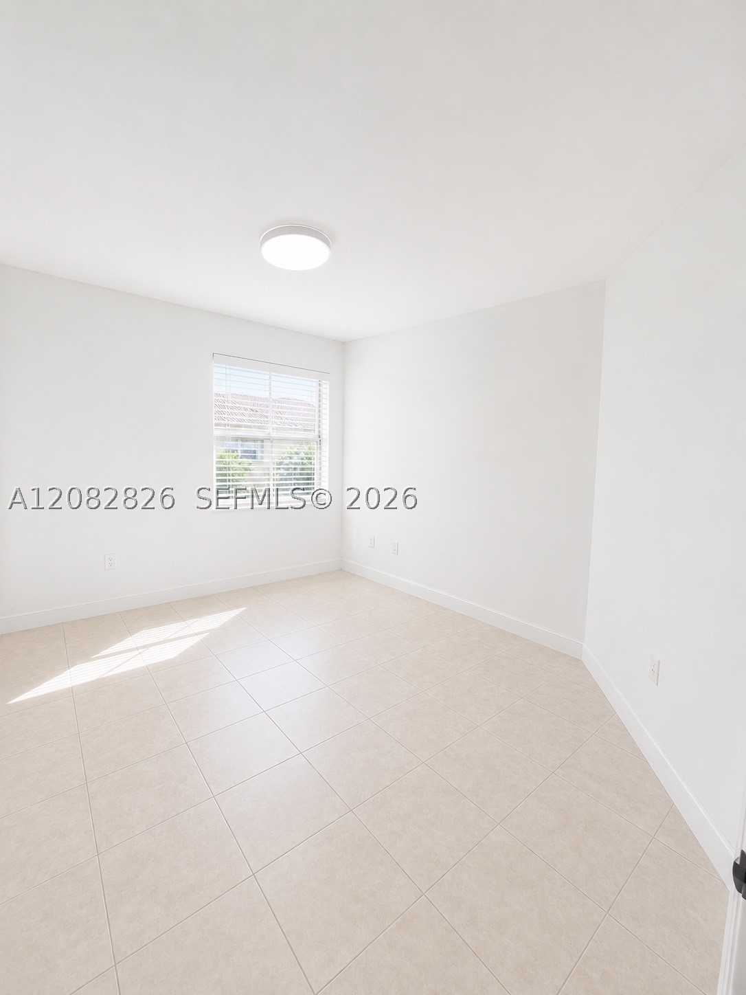 1570 Ne 33rd Rd 103-11 Property Photo 6