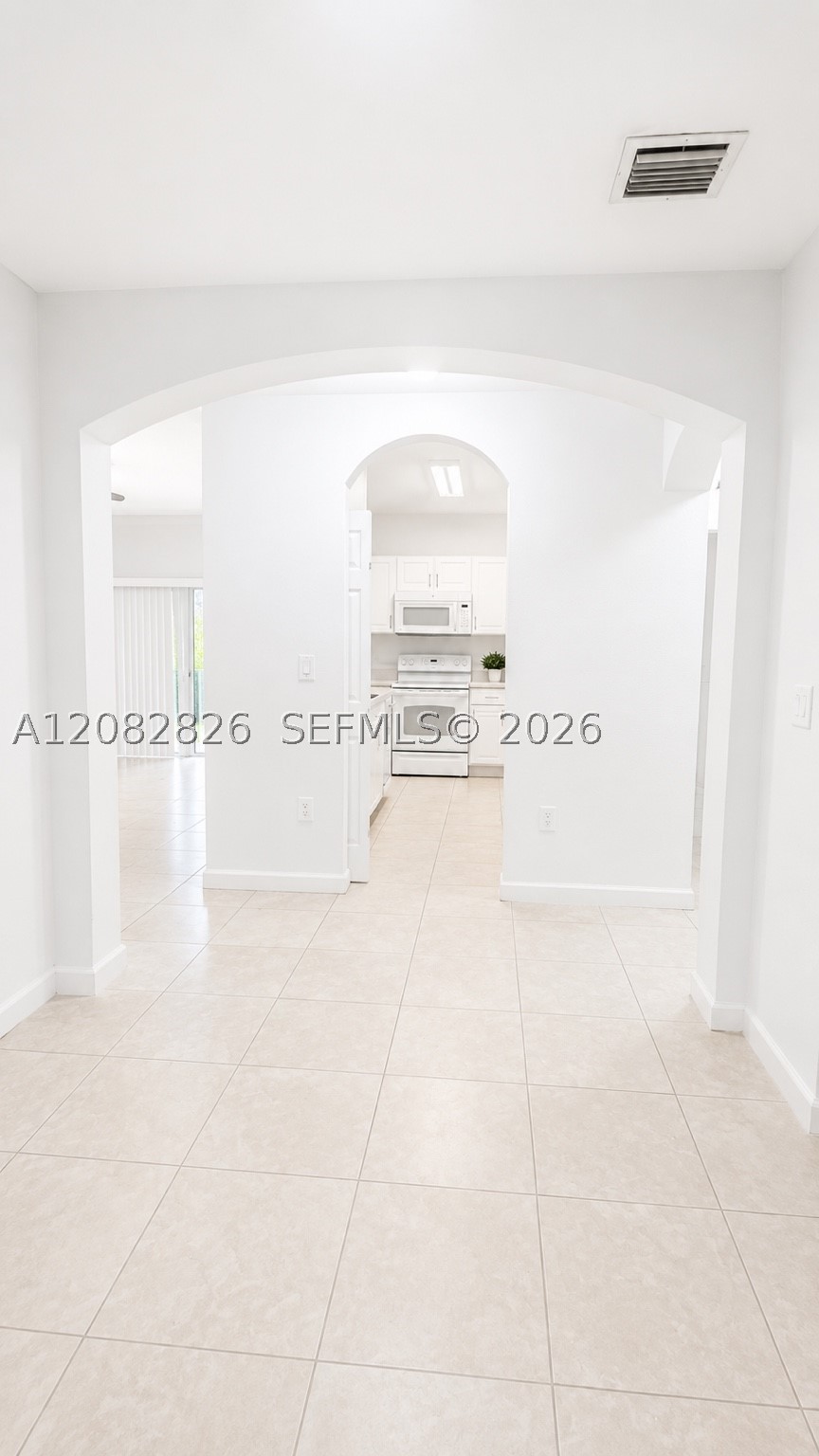 1570 Ne 33rd Rd 103-11 Property Photo 11