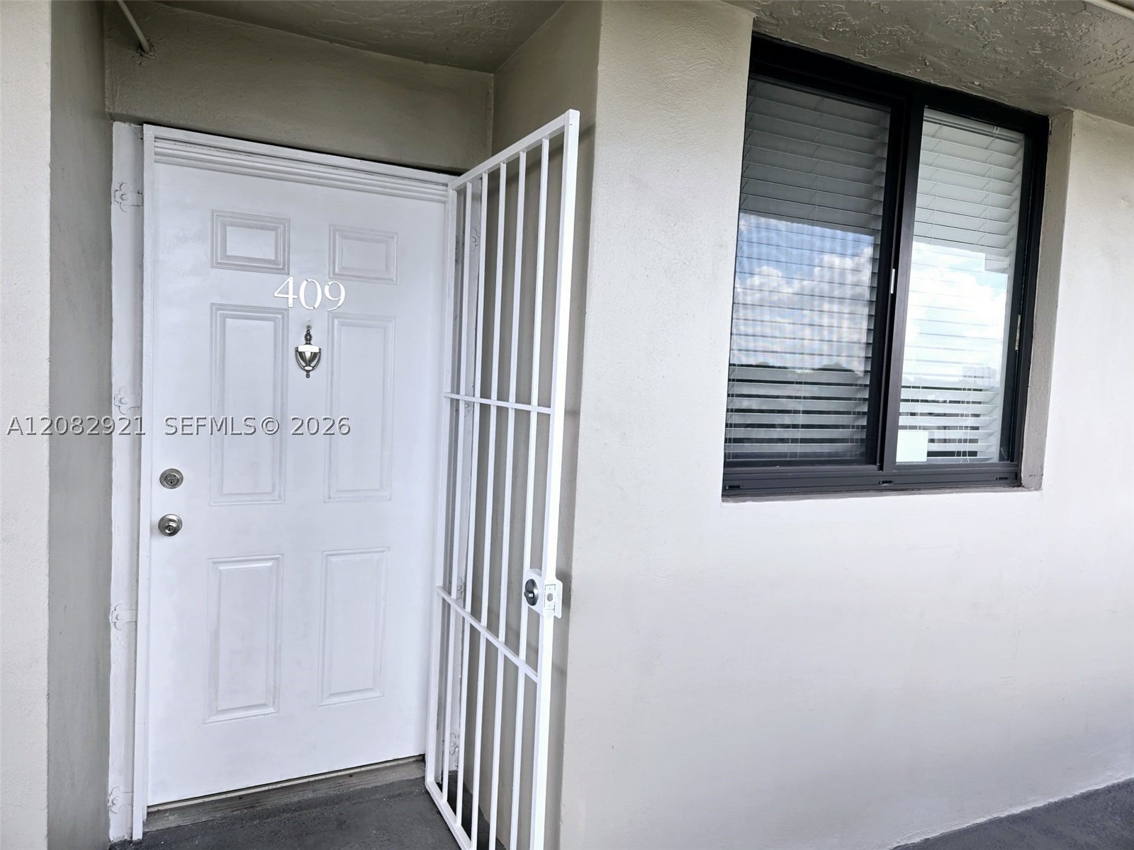 10290 NW 9th St Cir 409 Property Photo 1