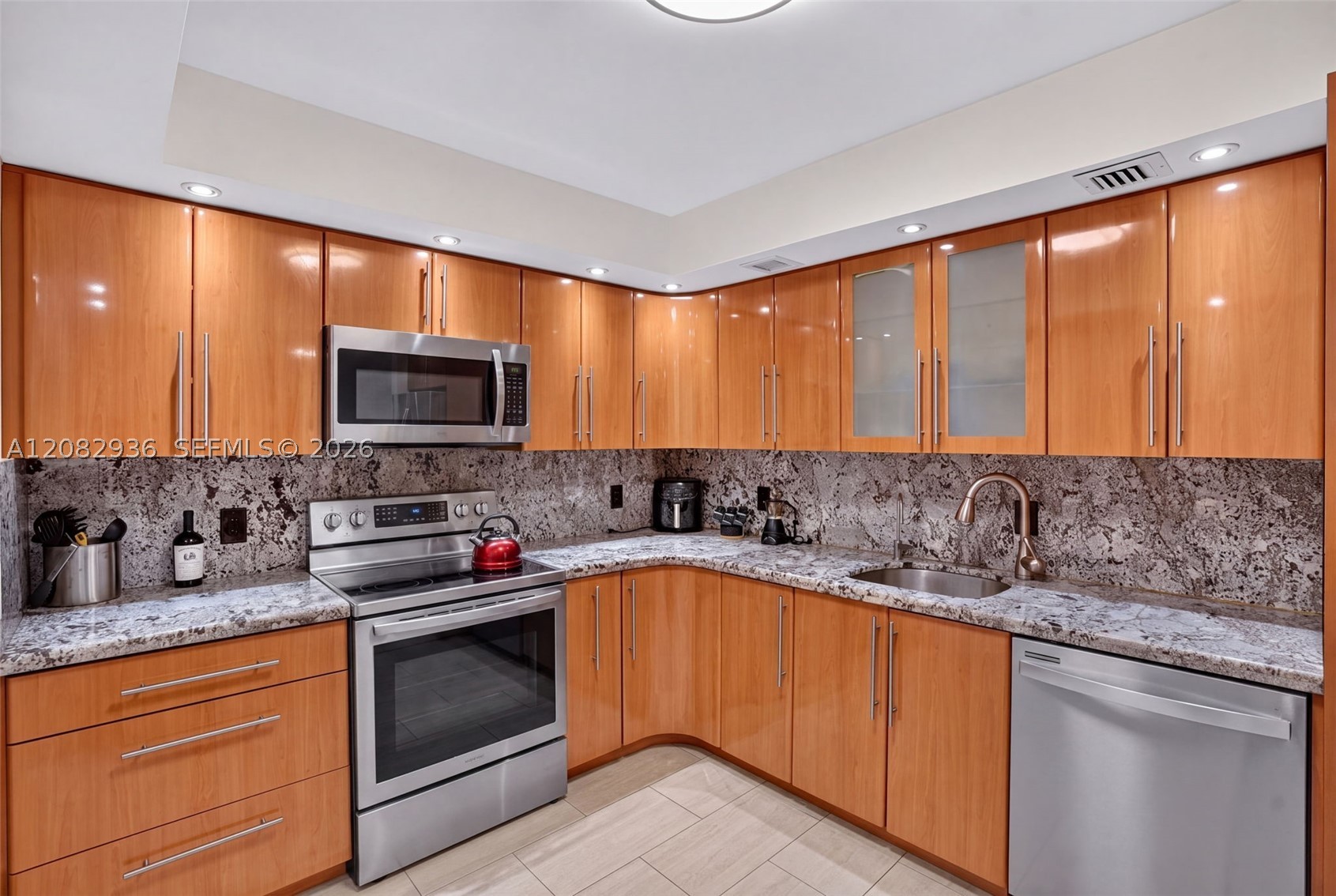 427 Golden Isles Dr 11c Property Photo 6