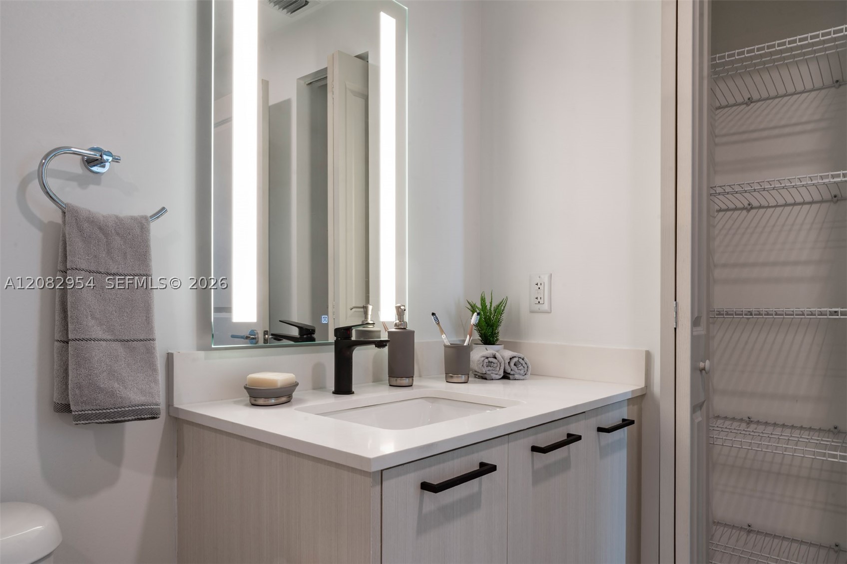 221 Sw 12th St 603 Property Photo 15
