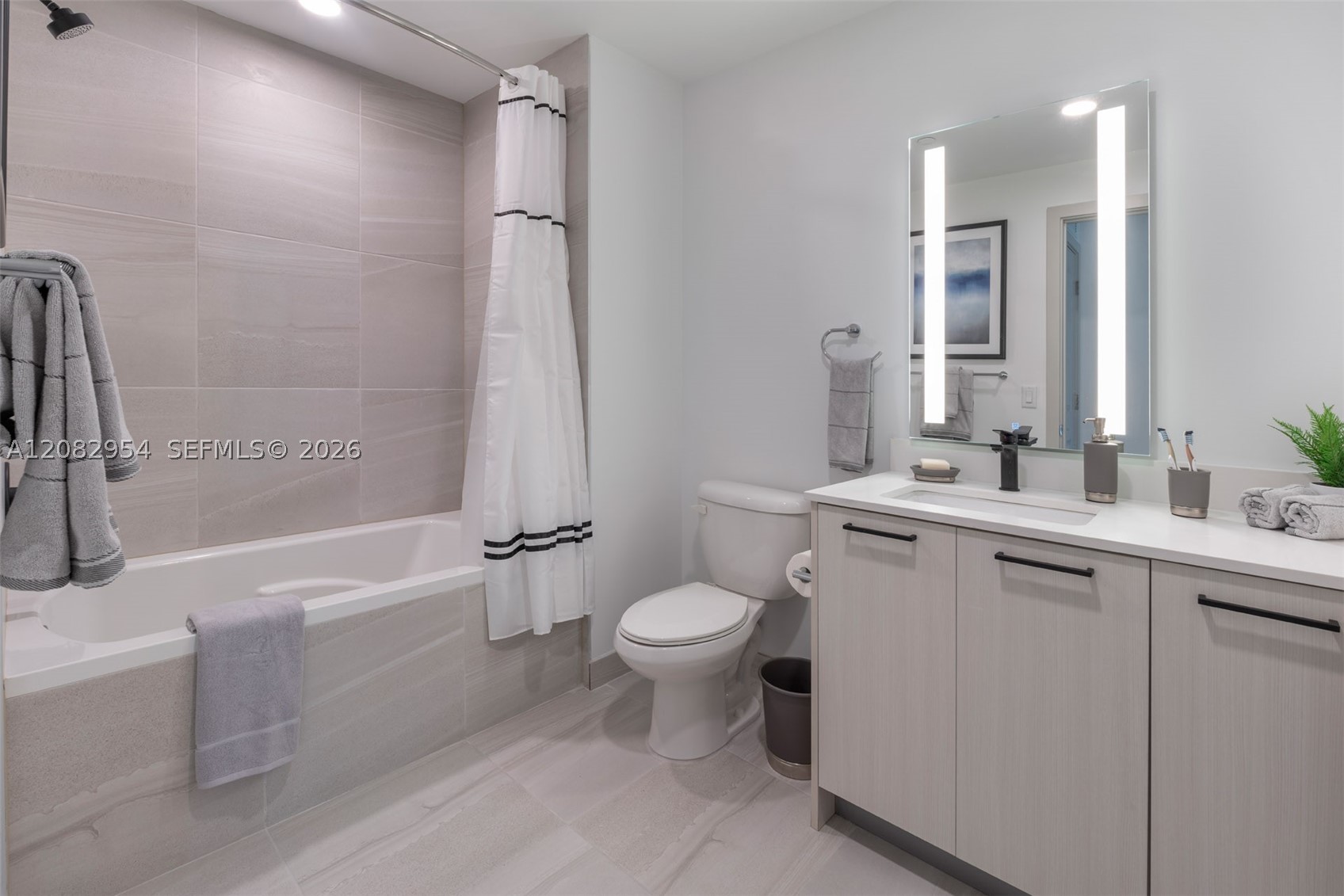221 Sw 12th St 603 Property Photo 23