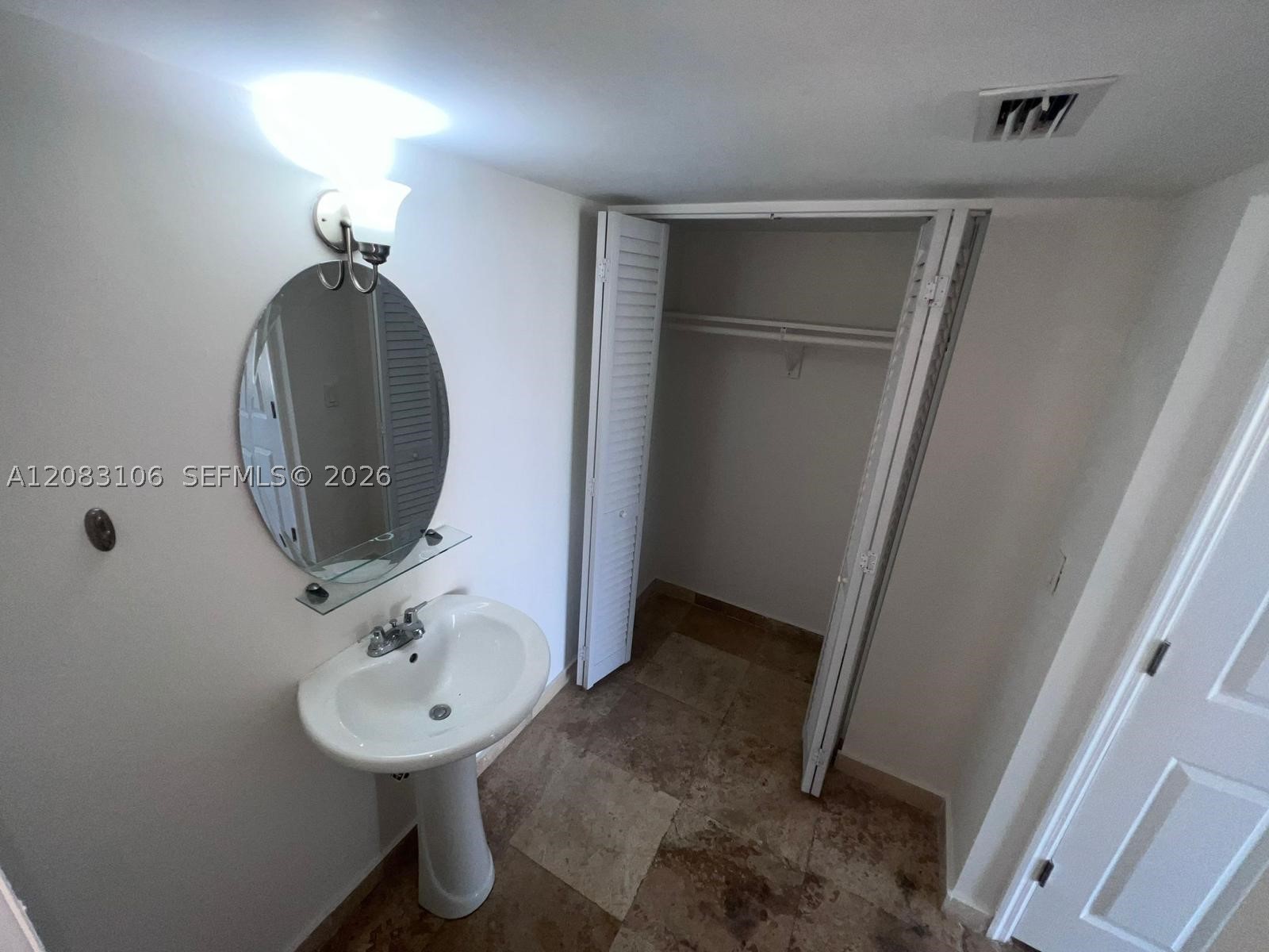 1801 S Treasure Dr 429 Property Photo 15