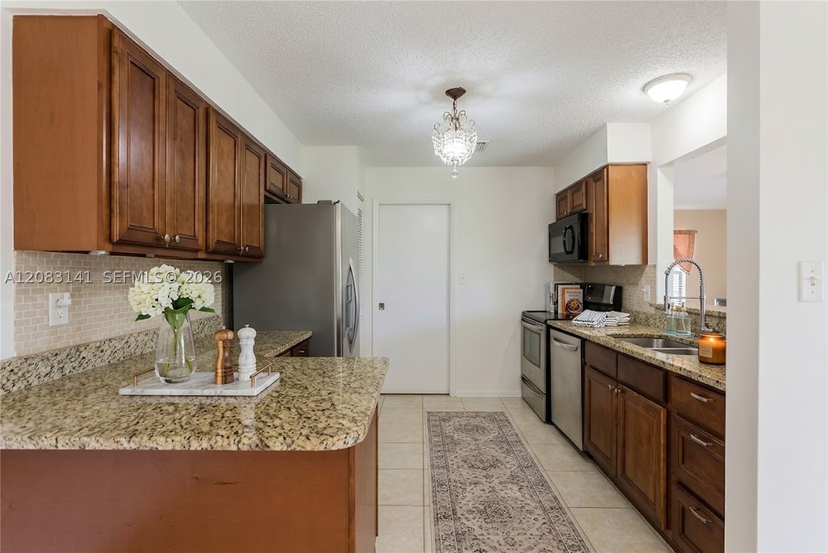 1136 Lamplighter Property Photo 6