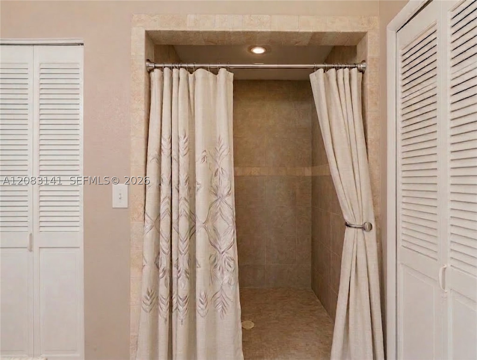 1136 Lamplighter Property Photo 9
