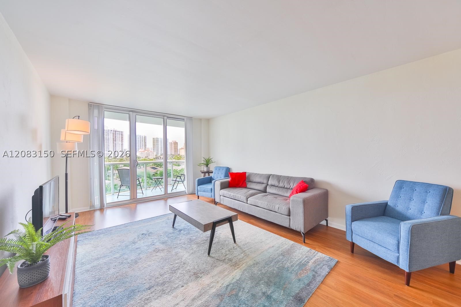 19370 Collins Ave 622 Property Photo 1