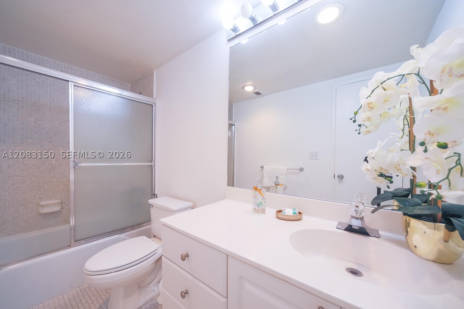 19370 Collins Ave 622 Property Photo 2