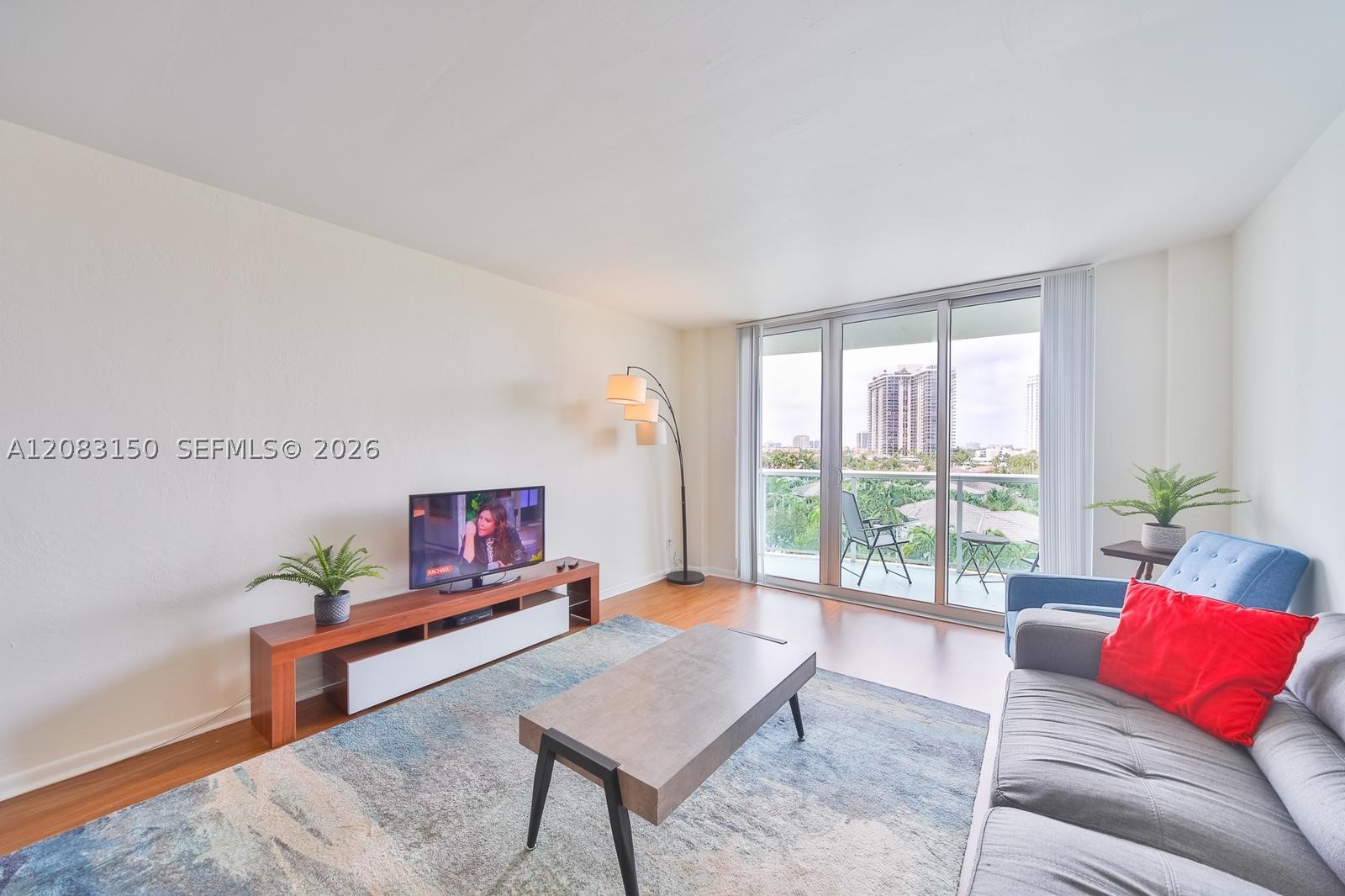 19370 Collins Ave 622 Property Photo 11