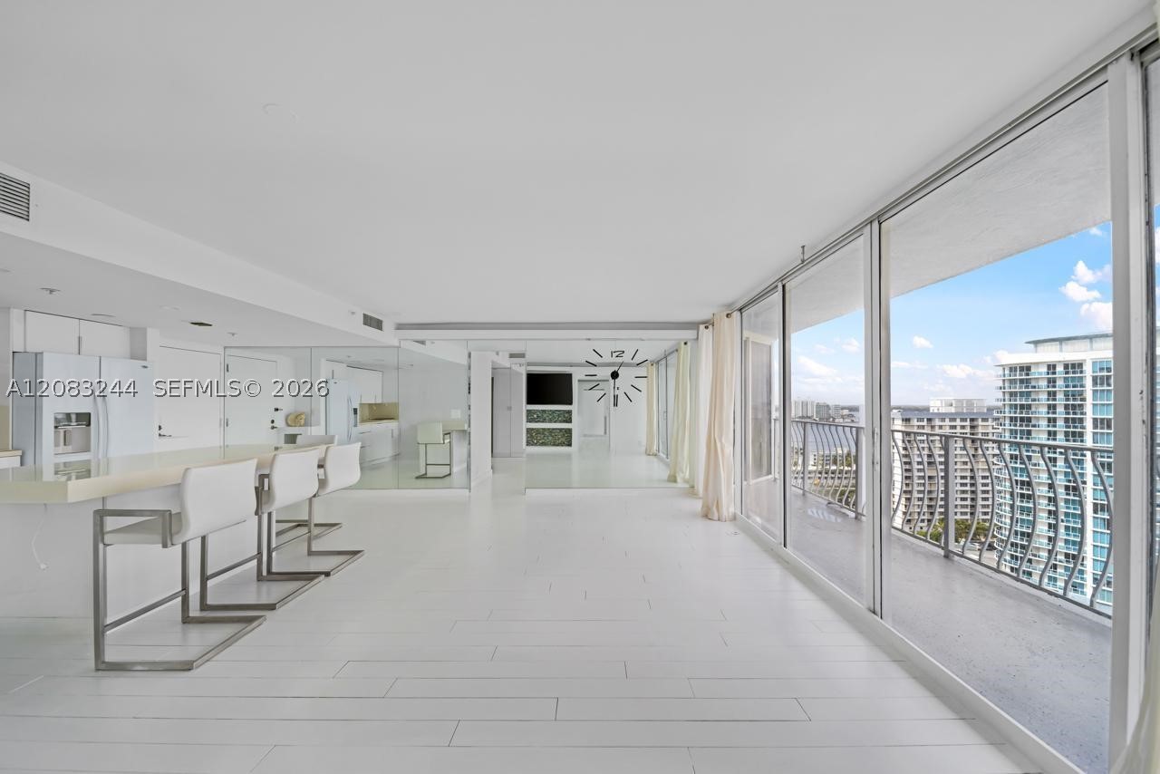 7601 E Treasure Dr 2016 Property Photo 3
