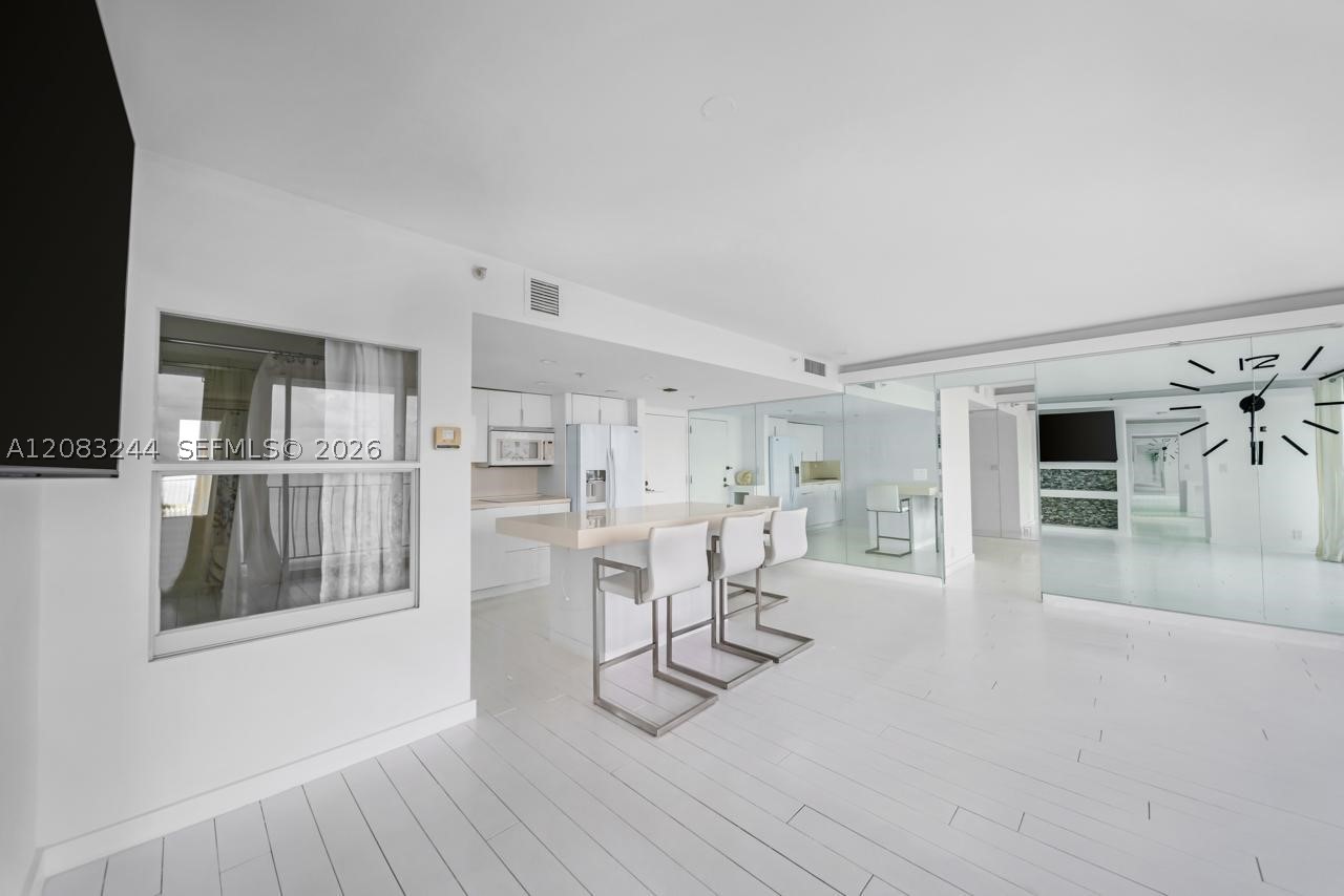 7601 E Treasure Dr 2016 Property Photo 6