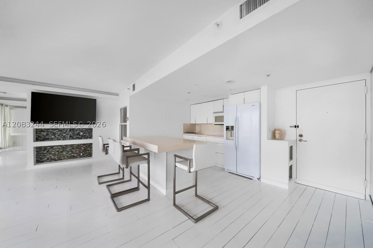 7601 E Treasure Dr 2016 Property Photo 11
