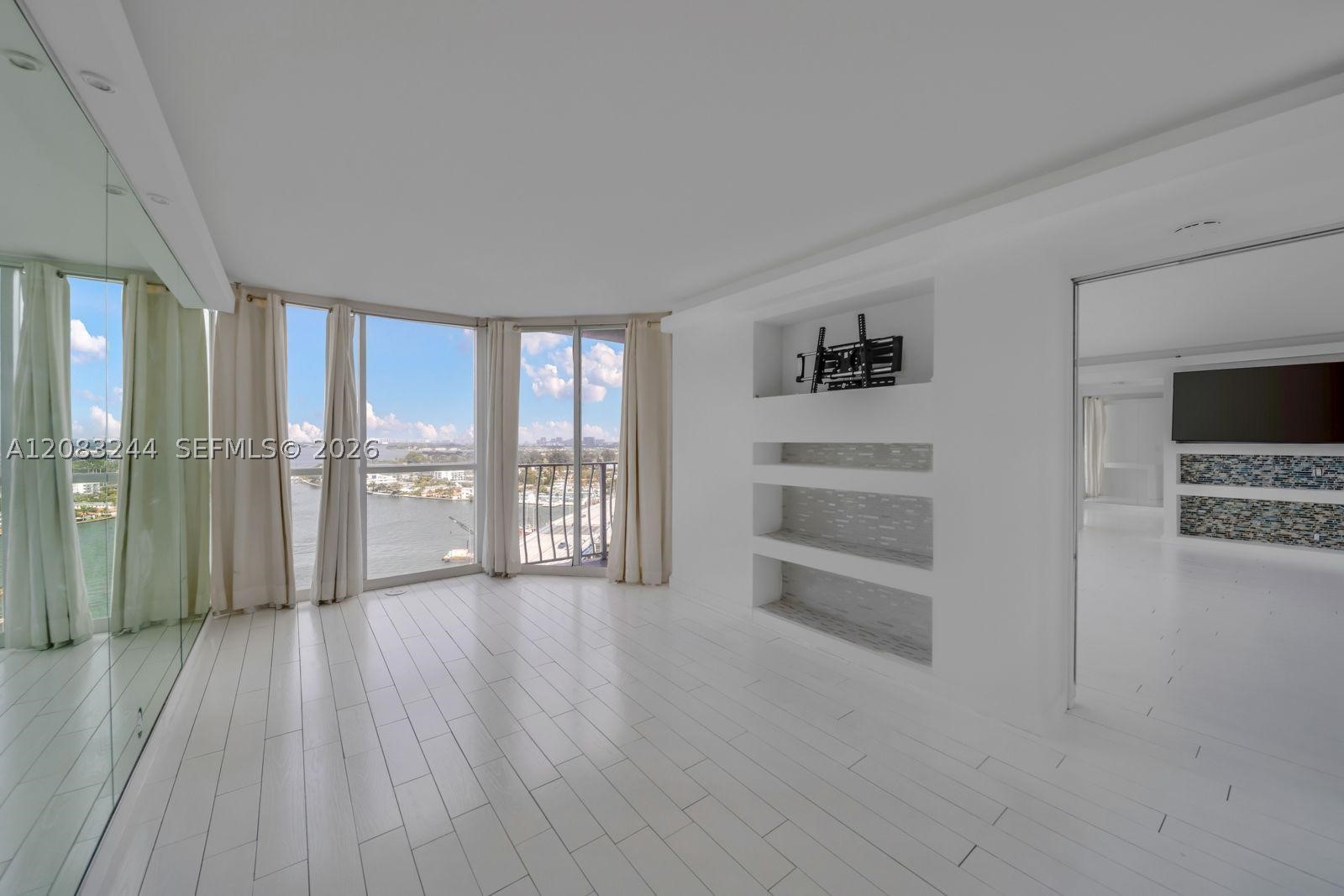 7601 E Treasure Dr 2016 Property Photo 15